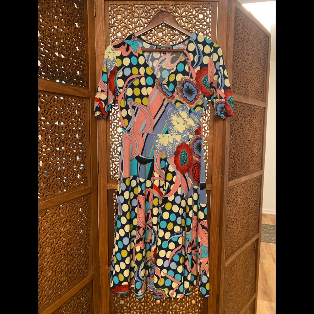 🚺 Zashi faux wrap short sleeved dress